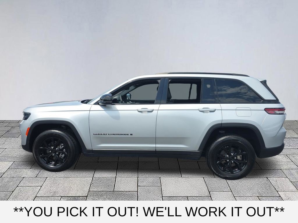 Used 2024 Jeep Grand Cherokee Laredo SUV