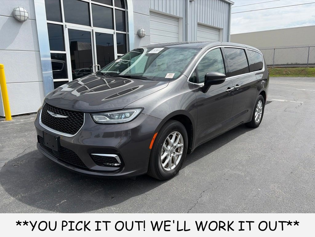 Used 2023 Chrysler Pacifica Touring L Van Passenger Van