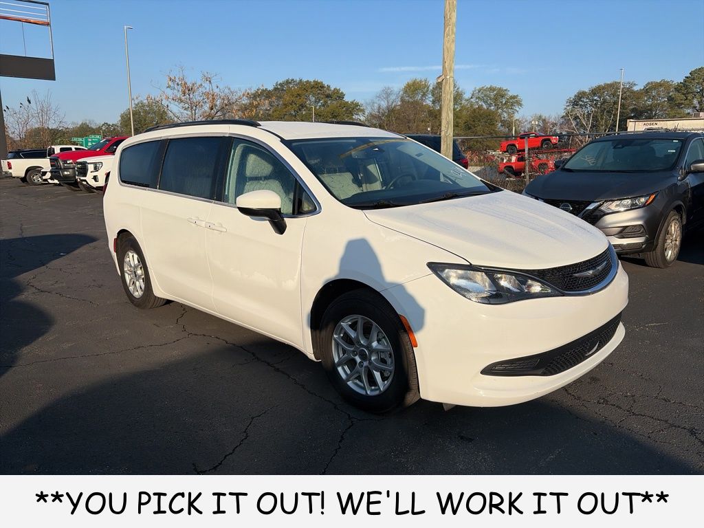 2021 Chrysler Voyager's photo