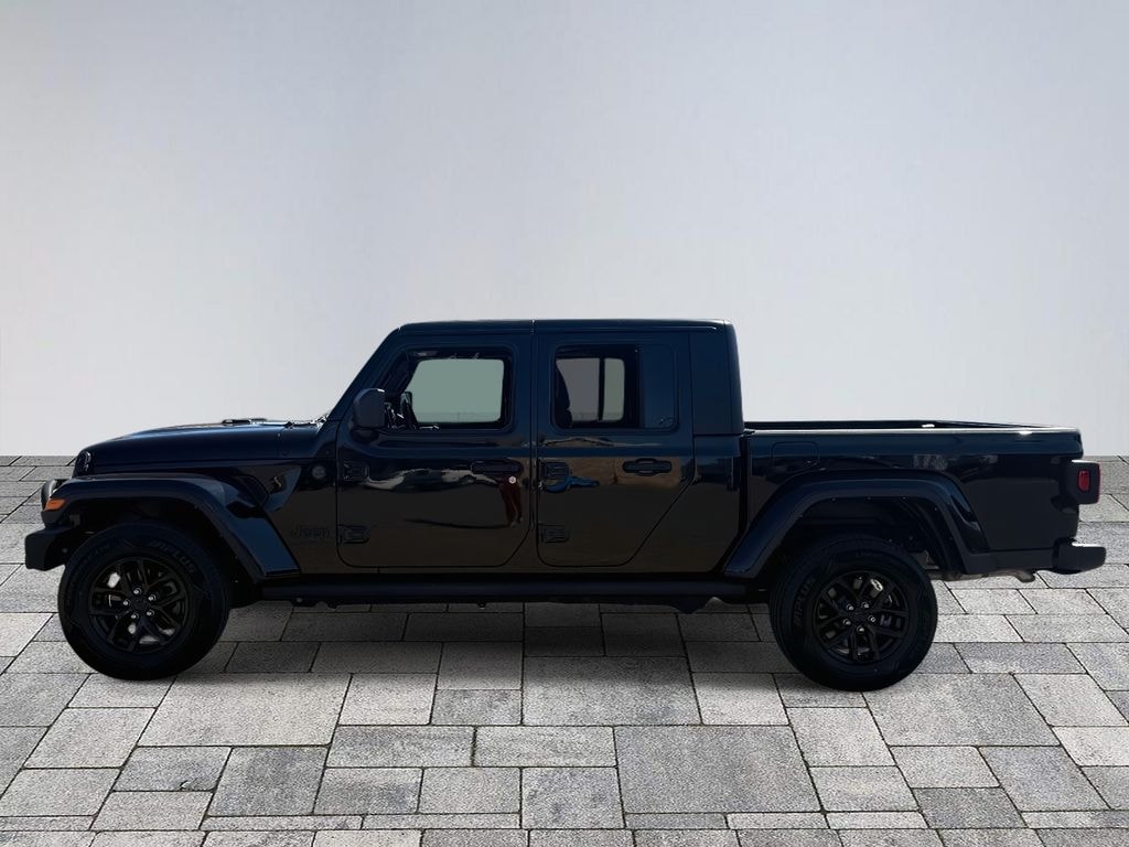 Used 2022 Jeep Gladiator Sport Truck Crew Cab