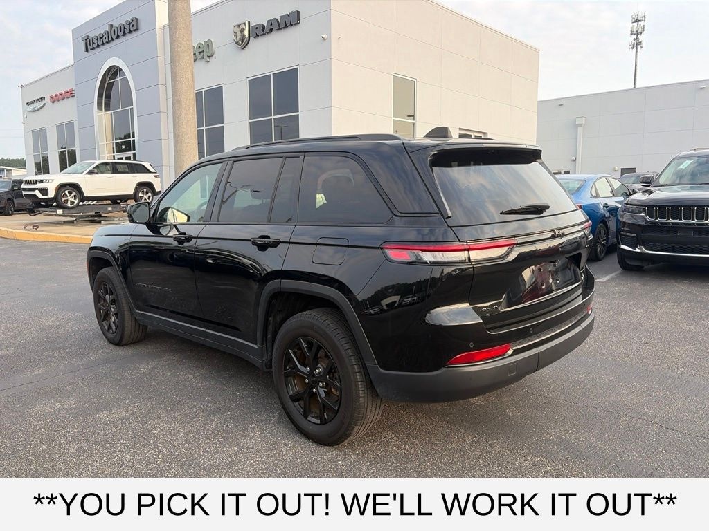 Used 2024 Jeep Grand Cherokee Laredo SUV
