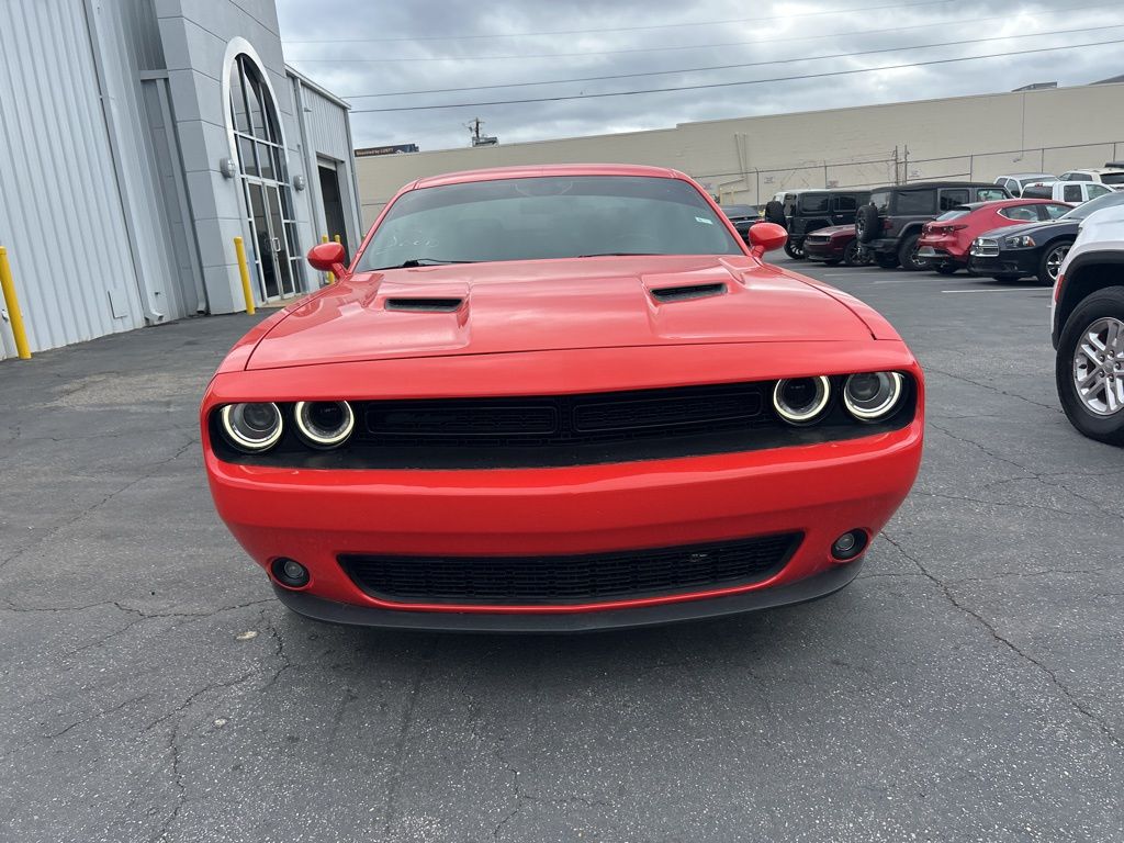 2022 Dodge Challenger SXT photo 2