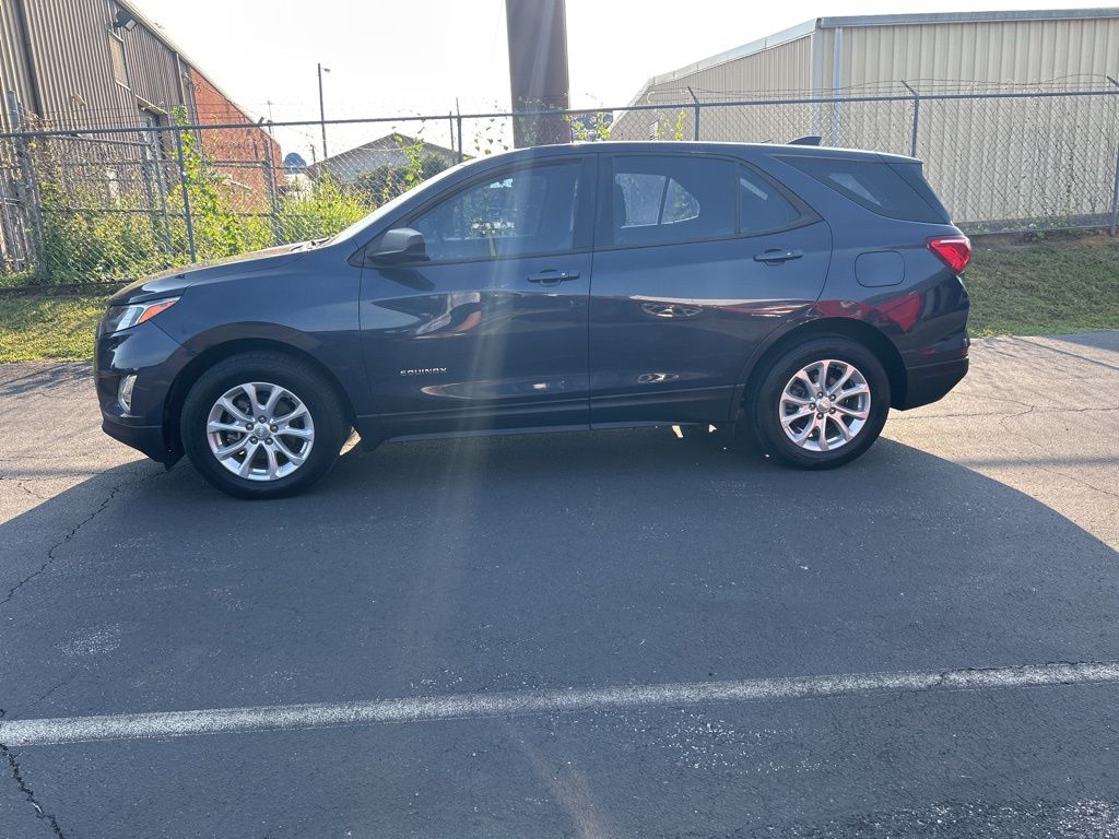 2018 Chevrolet Equinox LS photo 3