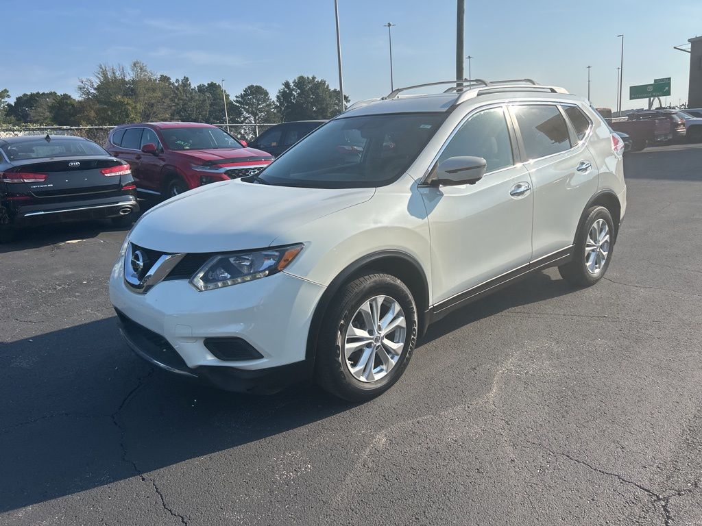 2016 Nissan Rogue SV photo 2