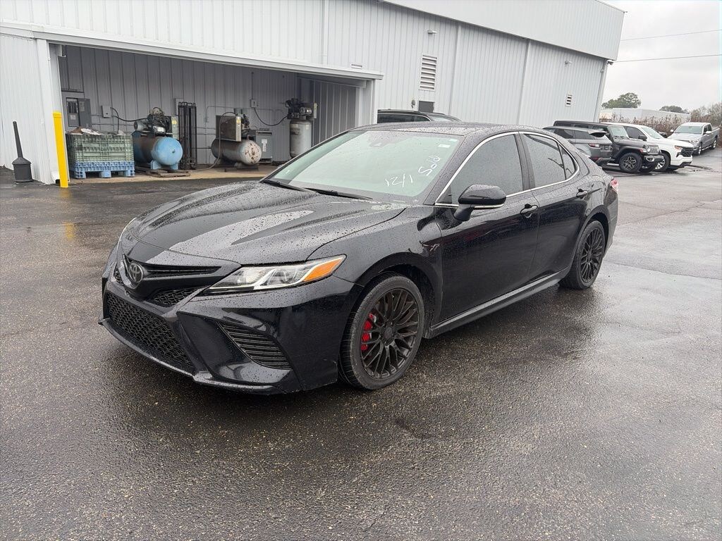 Used 2020 Toyota Camry SE Sedan