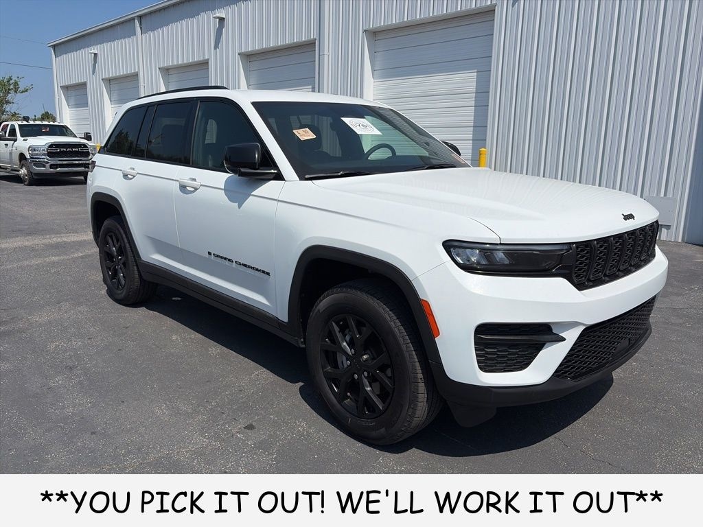Used 2025 Jeep Grand Cherokee Laredo SUV