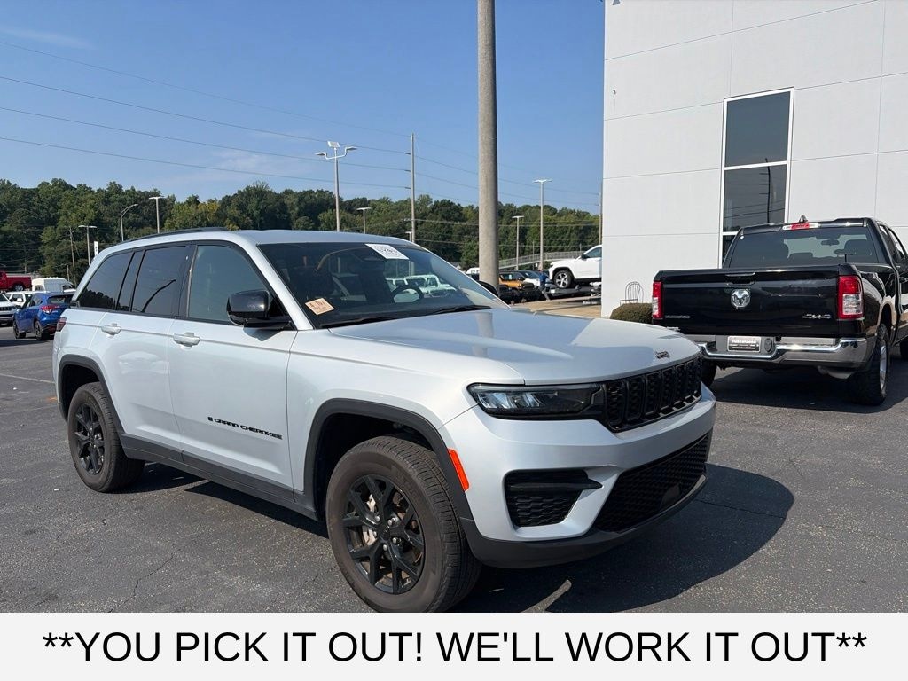 Used 2024 Jeep Grand Cherokee Laredo SUV