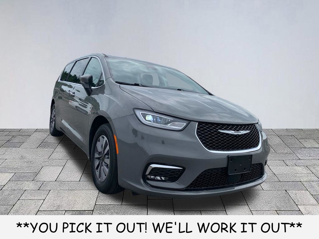 2023 Chrysler Pacifica Hybrid Touring L Hybrid's photo