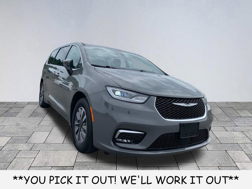 Used 2023 Chrysler Pacifica Plug-In Hybrid Touring L Van Passenger Van