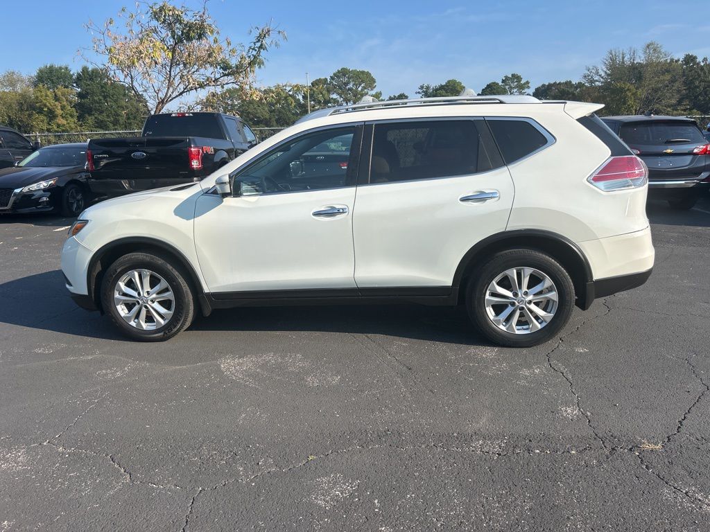 2016 Nissan Rogue SV photo 3