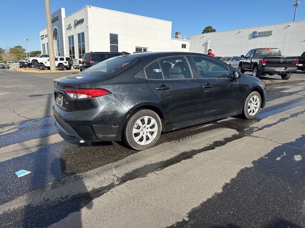 Used 2022 Toyota Corolla LE Sedan
