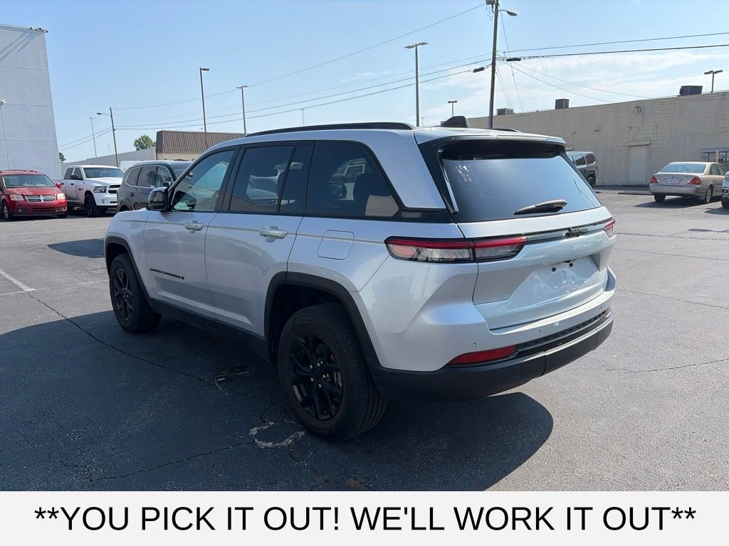 Used 2024 Jeep Grand Cherokee Laredo SUV