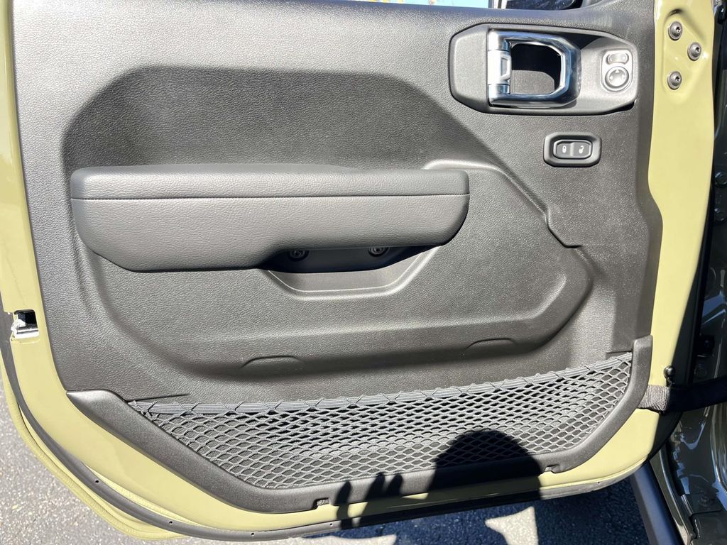 2026 Jeep Wrangler 4-Door Willys - Photo 11