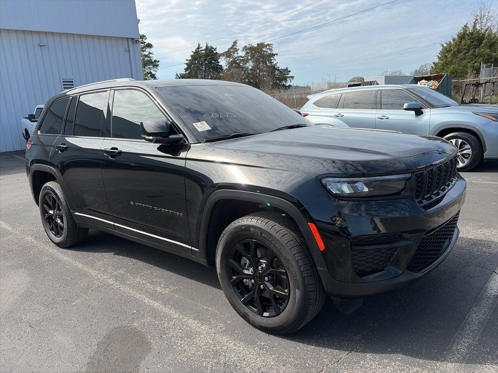 Used 2025 Jeep Grand Cherokee Laredo SUV