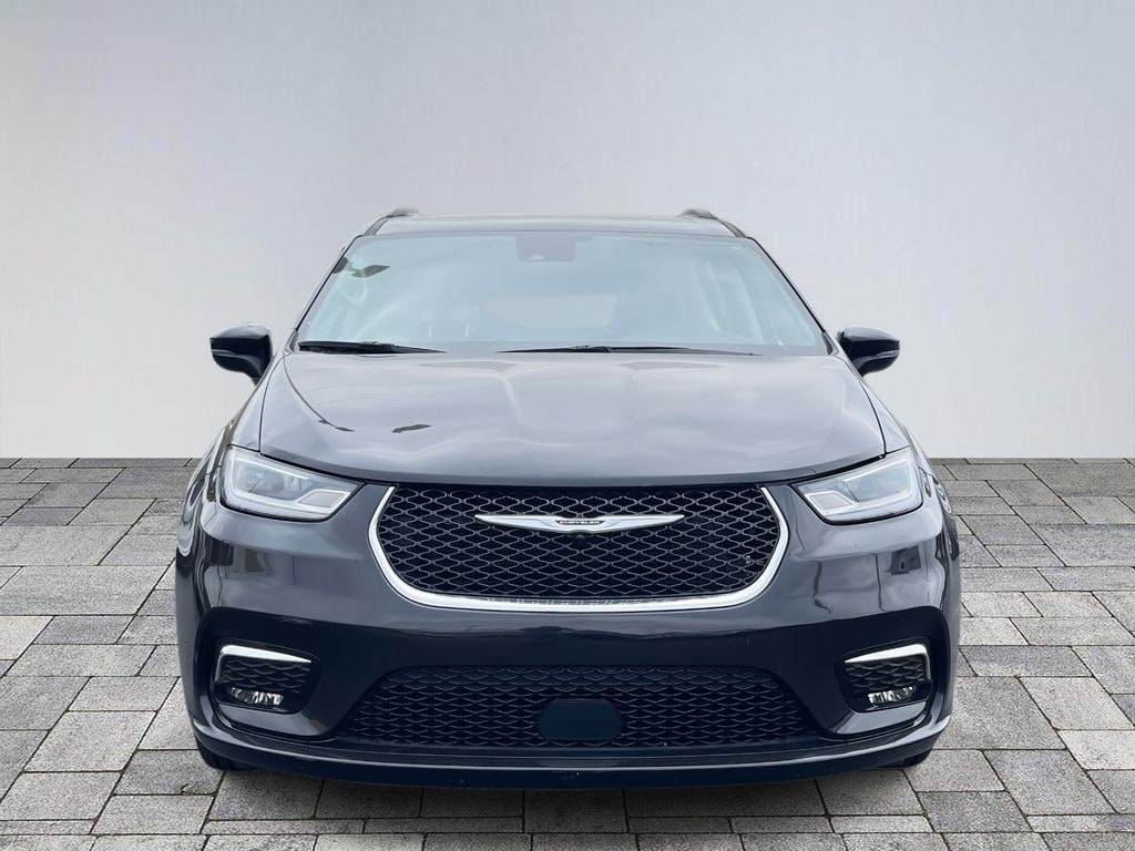 Used 2022 Chrysler Pacifica Touring L Van Passenger Van
