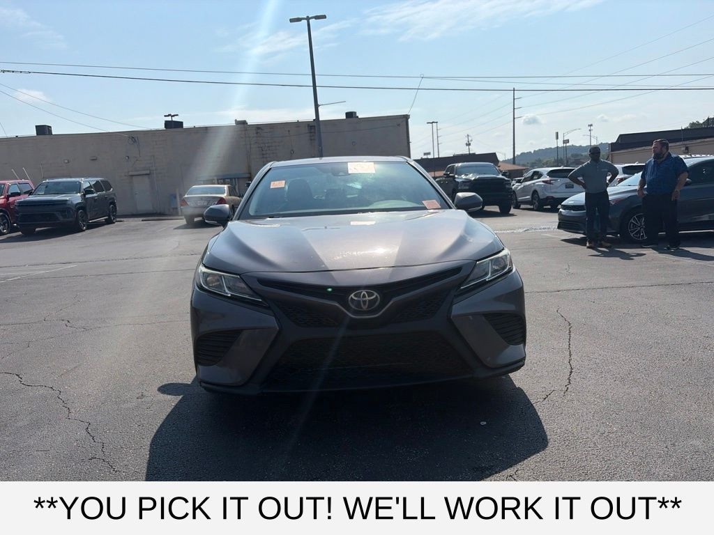 Used 2018 Toyota Camry SE Sedan