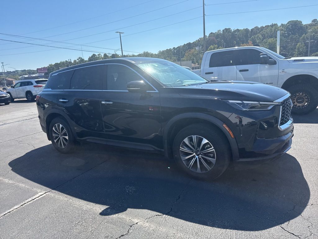 2023 Infiniti QX60 Pure photo 2