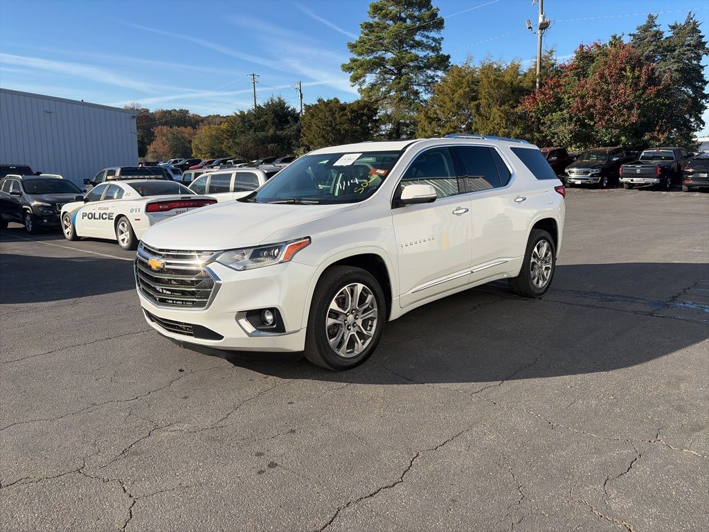 2021 Chevrolet Traverse Premier photo 2