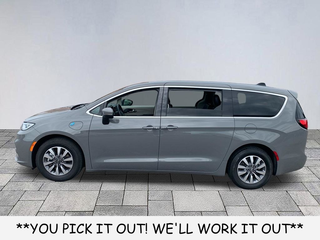 Used 2023 Chrysler Pacifica Plug-In Hybrid Touring L Van Passenger Van