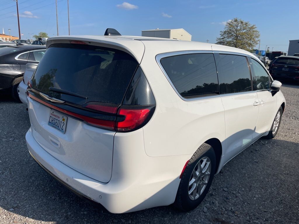 Used 2023 Chrysler Pacifica Touring L Minivan/Van