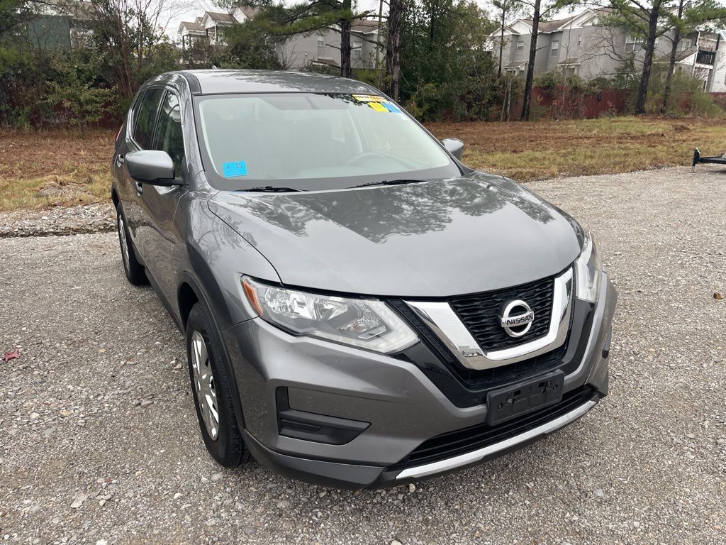 2017 Nissan Rogue S photo 2