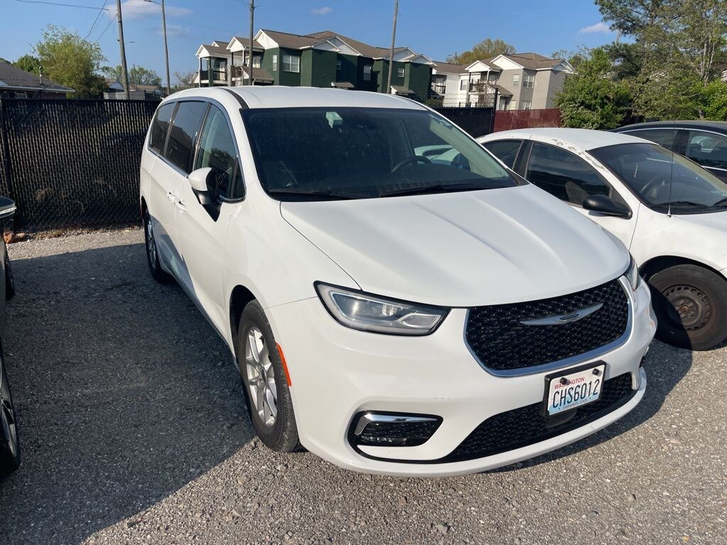 Used 2023 Chrysler Pacifica Touring L Minivan/Van