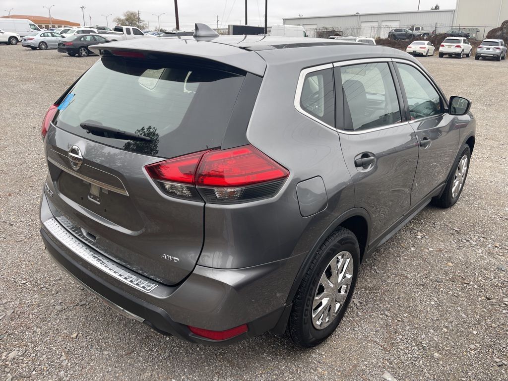 2017 Nissan Rogue S photo 3