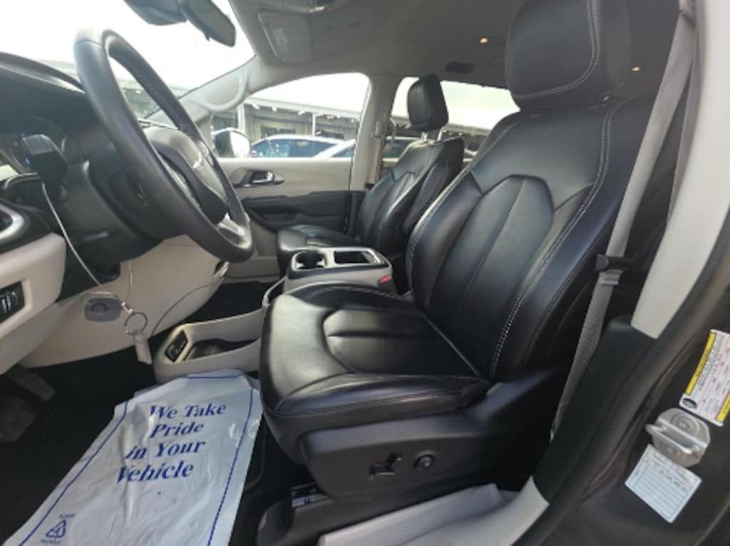 Used 2023 Chrysler Pacifica Touring L Minivan/Van