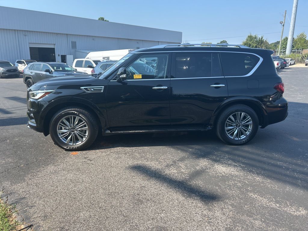 2021 Infiniti QX80 Luxe photo 3
