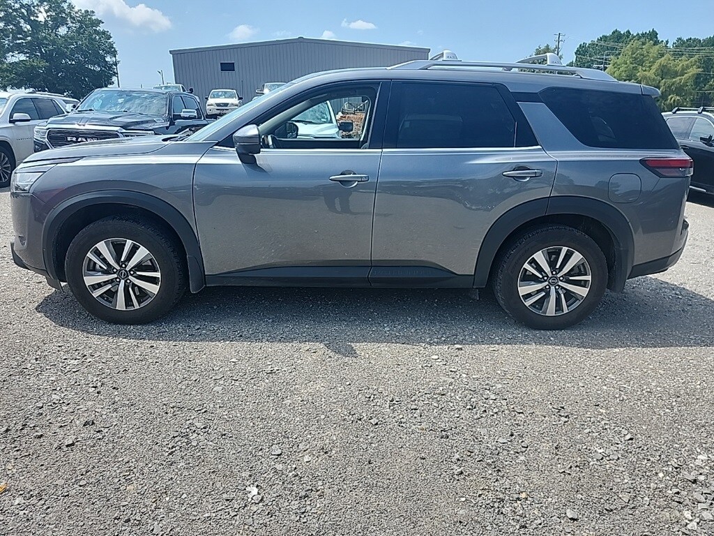 2022 Nissan Pathfinder SL photo 4