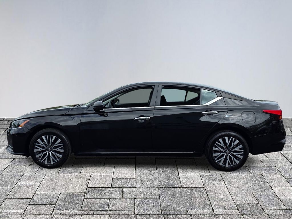 Used 2024 Nissan Altima 2.5 SV Sedan