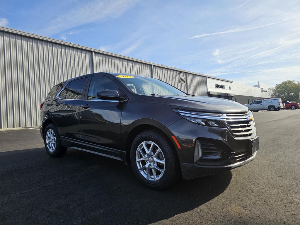 2022 Chevrolet Equinox LT's photo