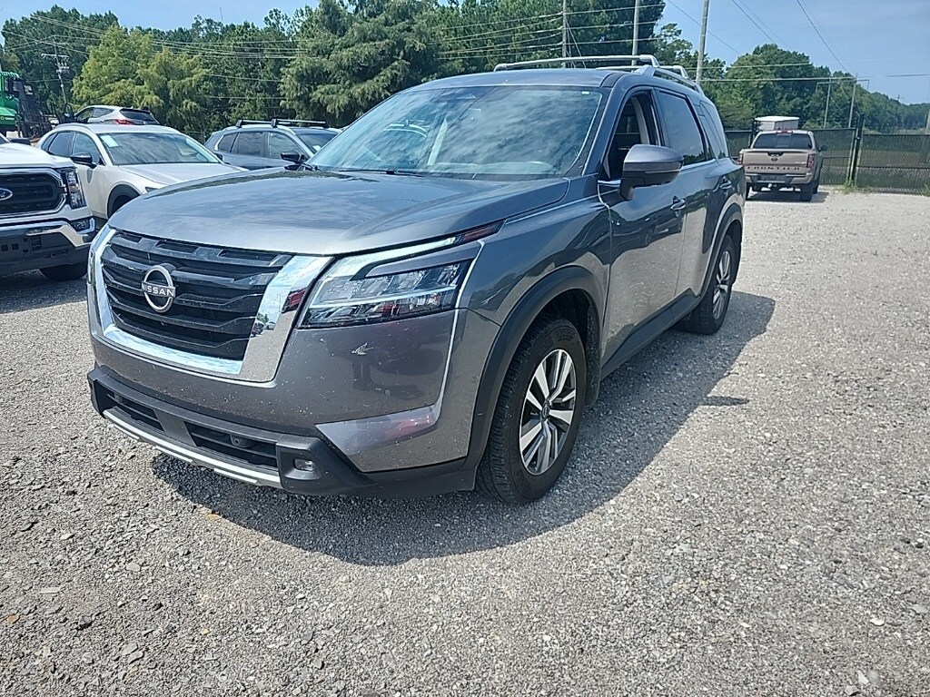 2022 Nissan Pathfinder SL photo 3