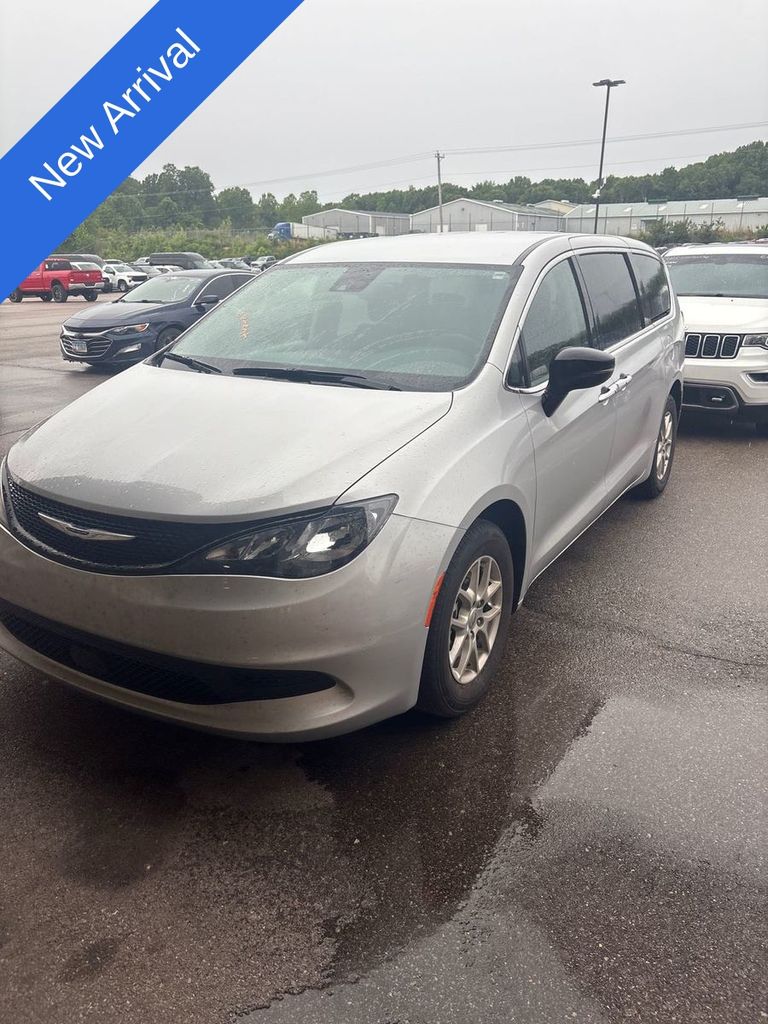 2024 Chrysler Voyager LX's photo