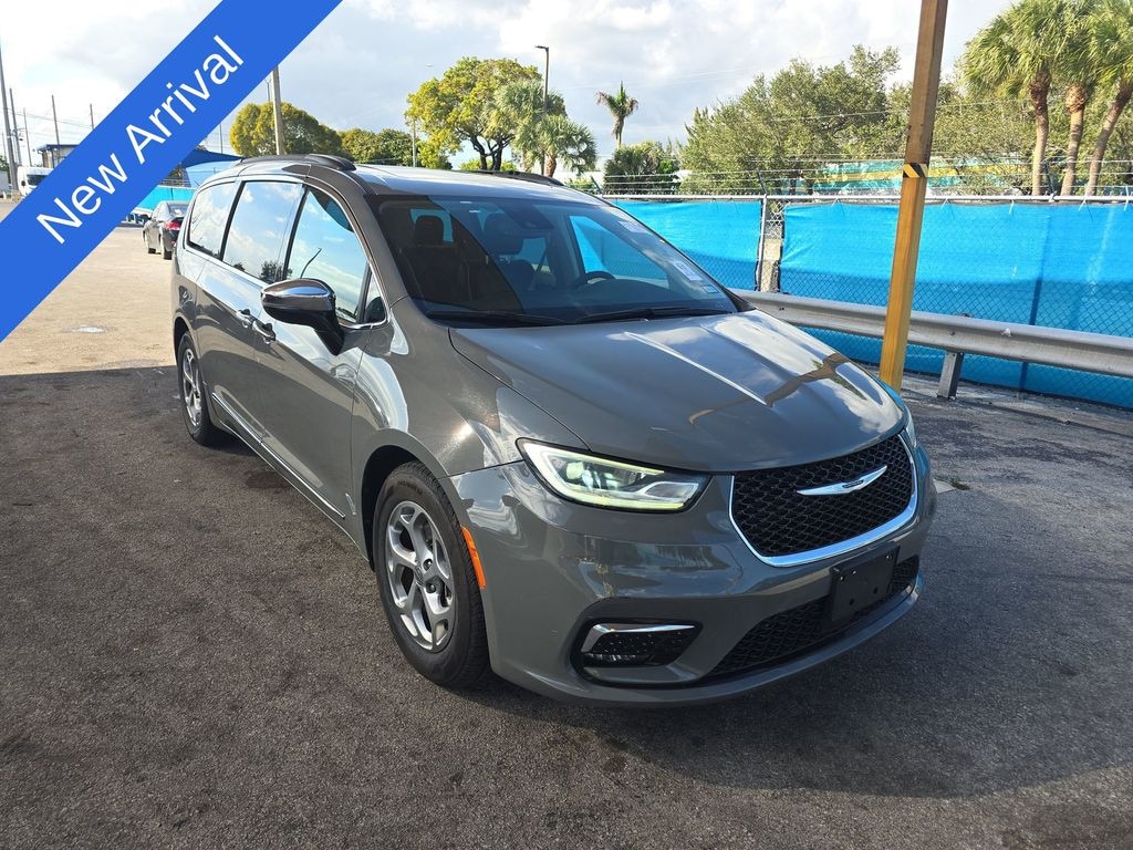 Used 2023 Chrysler Pacifica Limited Minivan/Van