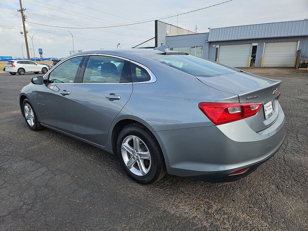 2023 Chevrolet Malibu 1LT photo 3