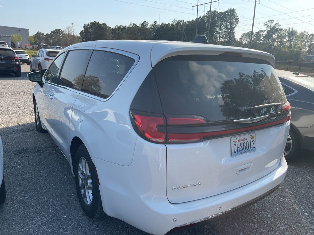 Used 2023 Chrysler Pacifica Touring L Minivan/Van
