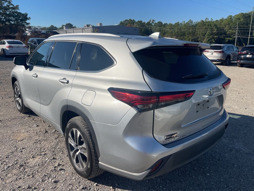 2022 Toyota Highlander XLE photo 4