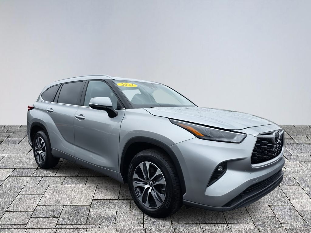 2022 Toyota Highlander XLE's photo
