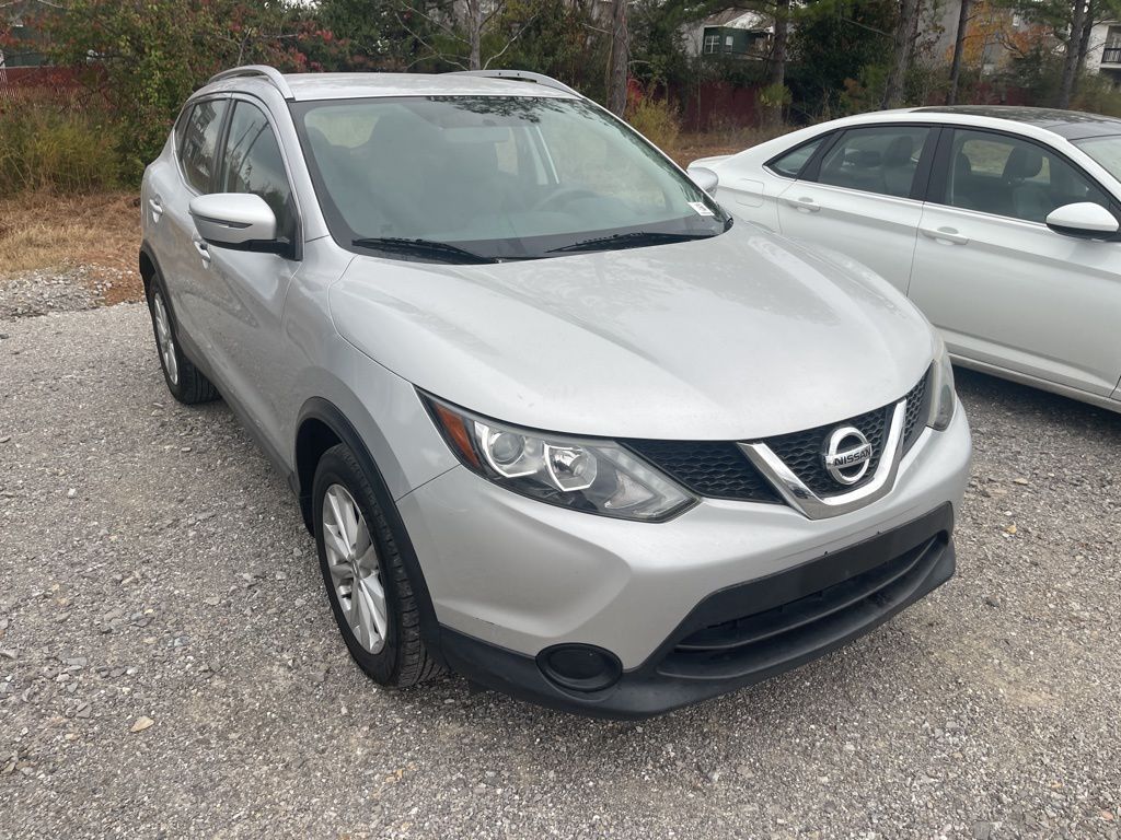 2017 Nissan Rogue Sport SV photo 2