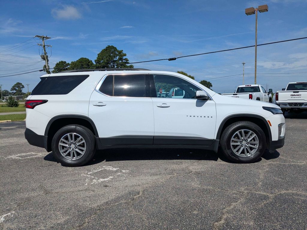 2022 Chevrolet Traverse Cloth photo 2