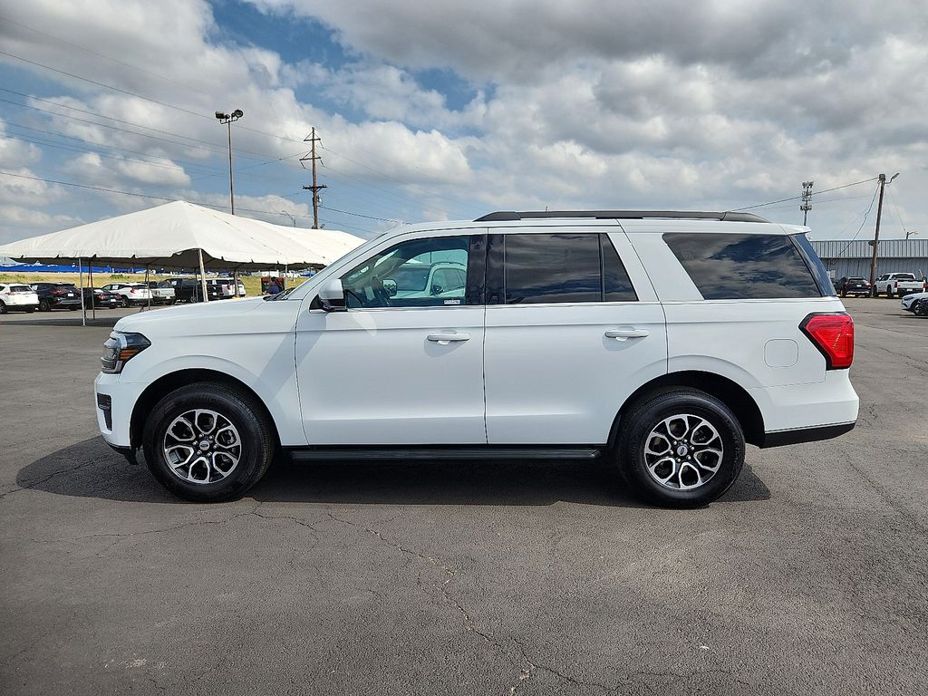 2022 Ford Expedition XLT photo 2