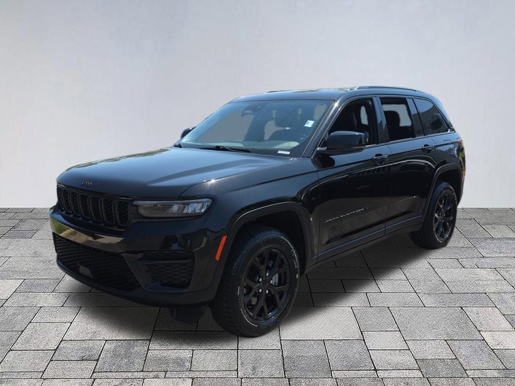 Used 2024 Jeep Grand Cherokee Altitude SUV