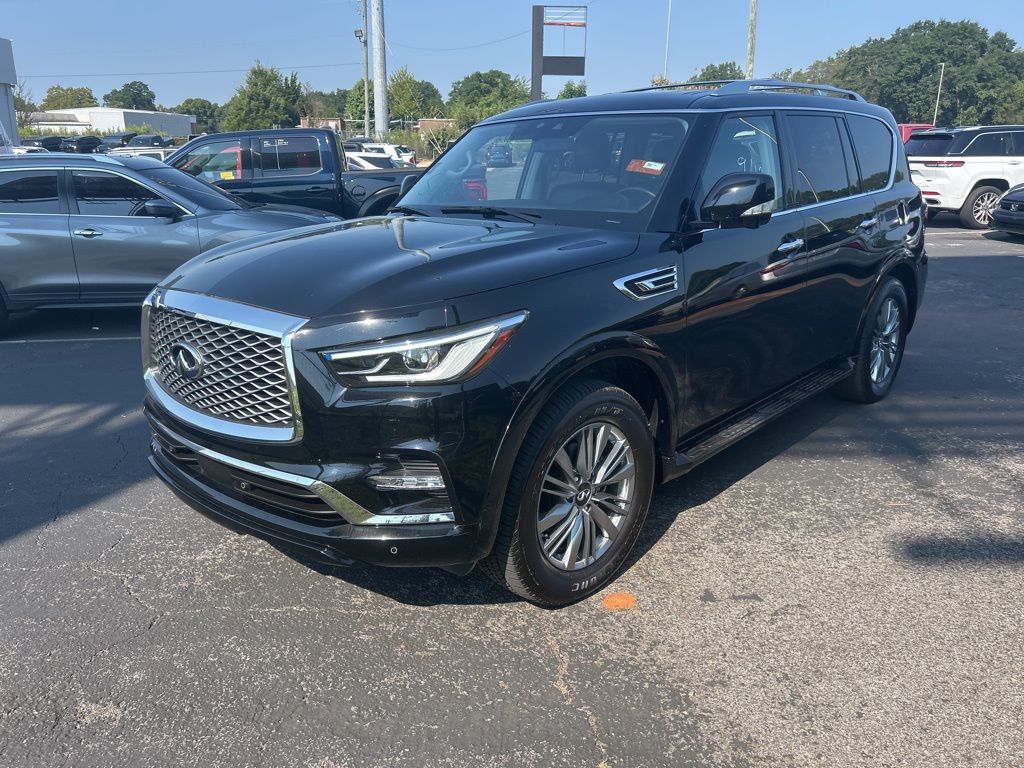 2021 Infiniti QX80 Luxe photo 2