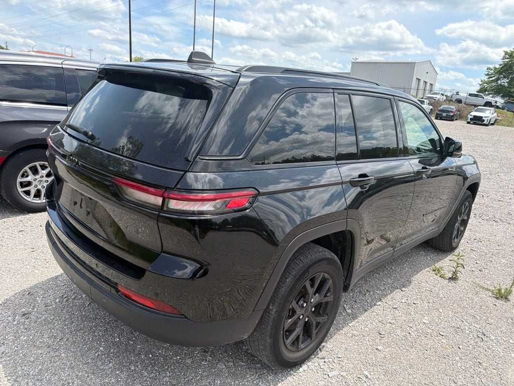 Used 2024 Jeep Grand Cherokee Altitude SUV