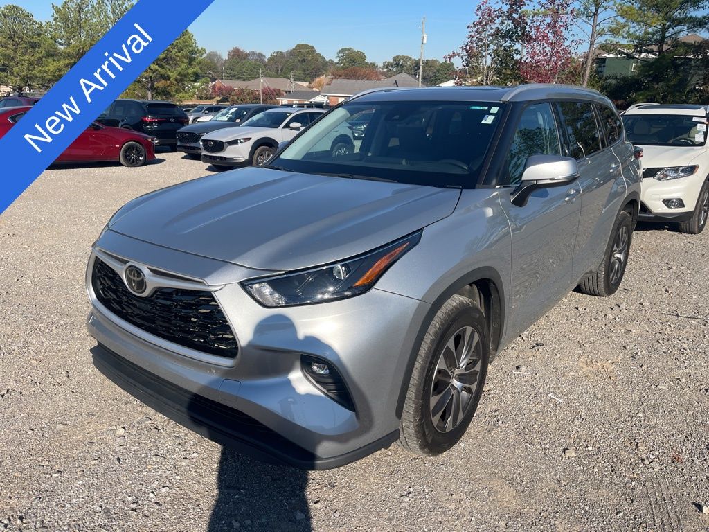 2022 Toyota Highlander XLE's photo