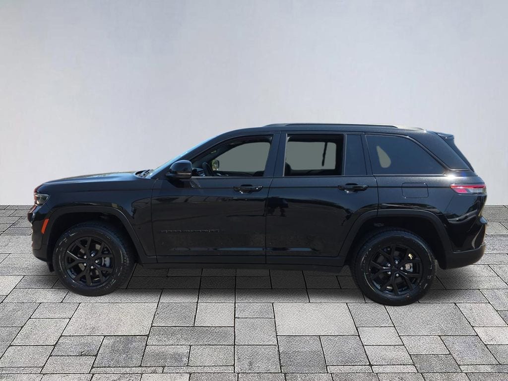 Used 2024 Jeep Grand Cherokee Altitude SUV