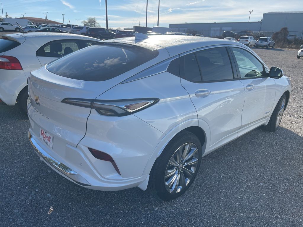 2025 Buick Envista Avenir photo 2