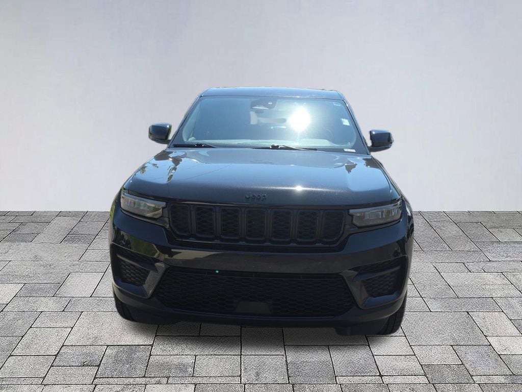 Used 2024 Jeep Grand Cherokee Altitude SUV