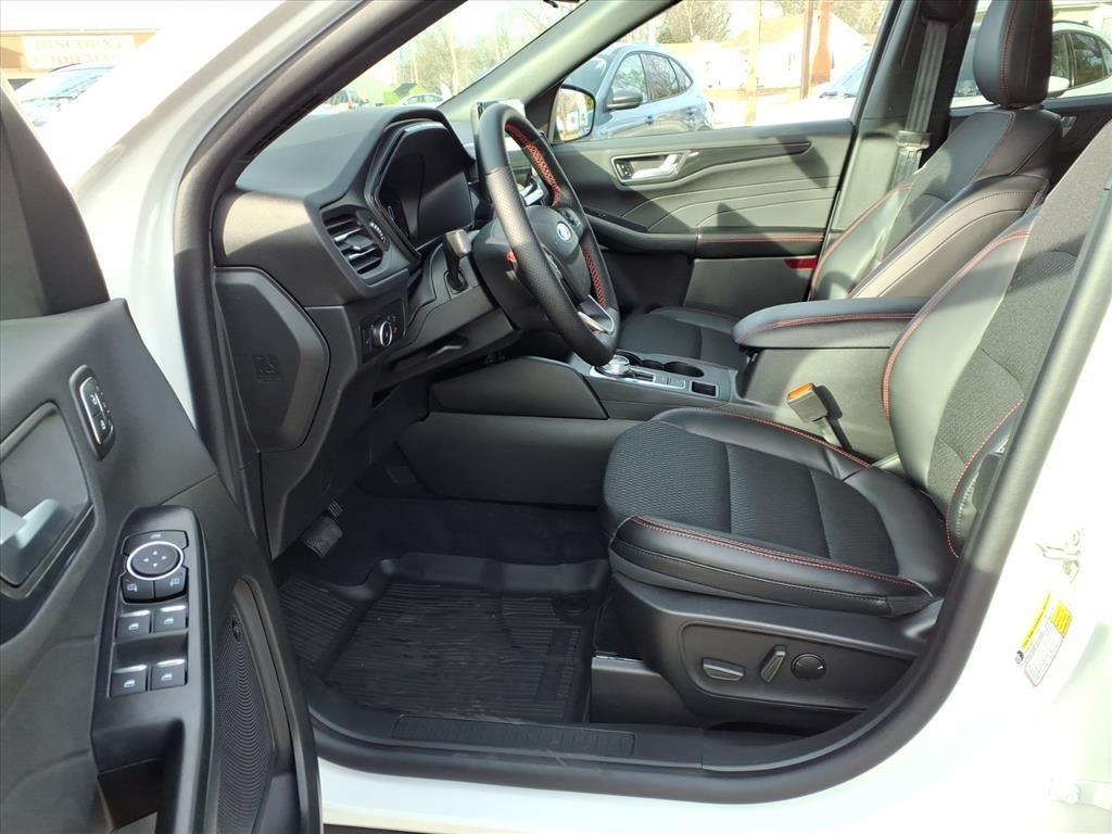 2026 Ford Escape ST-Line Select - Photo 17